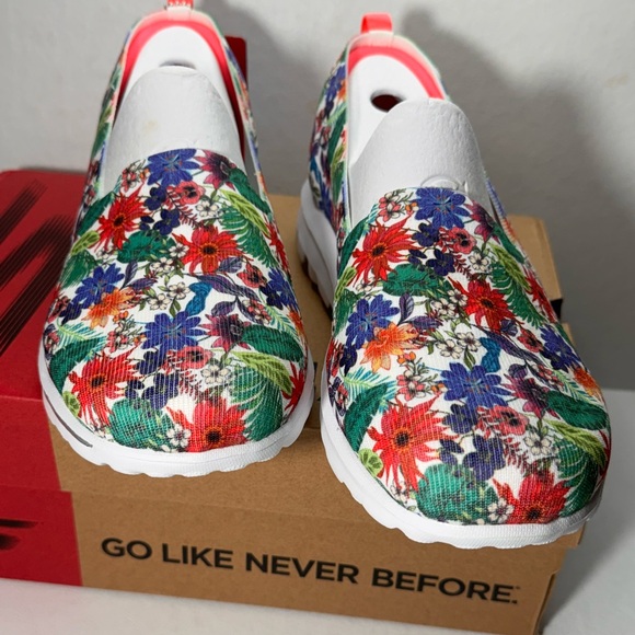 Skechers GOwalk Classic Washable Slip-Ons - Spring Safari casual classic comfy - Picture 4 of 8